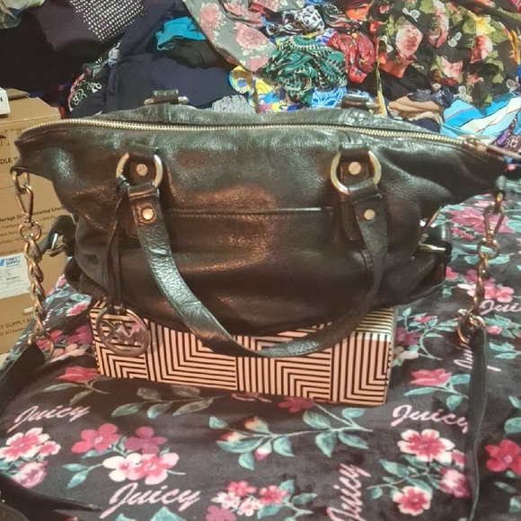 Michael Kors Black Leather Shoulder Bag with Gold Accents - Picture 1 of 4